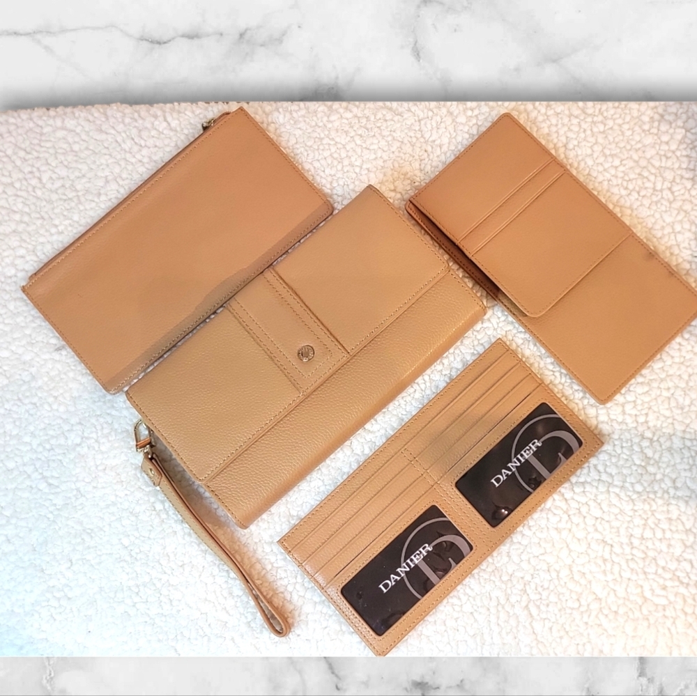 Danier Tan 4 Pieces Tan Leather  wristlet/wallet in very good condition